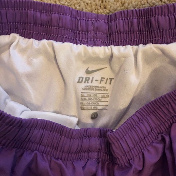 Nike Shorts Kids Size XL - Picture 2 of 2